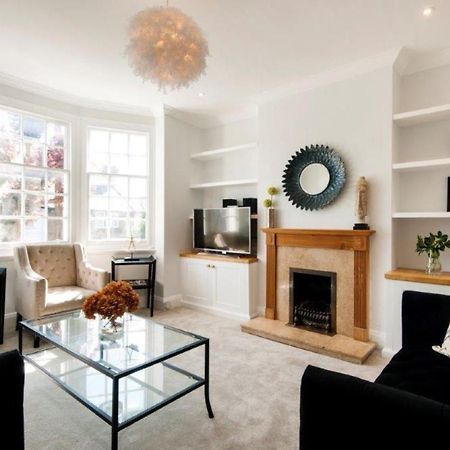 Modern Family Home In London Close To Amenities And Train Экстерьер фото
